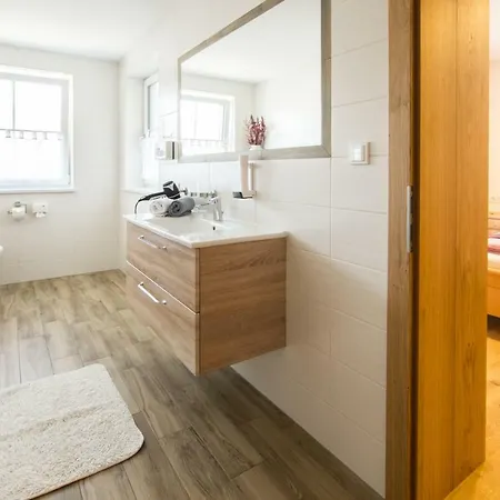 Hinterstrasser בית חווה מונדסי