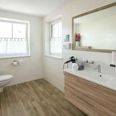 Hinterstrasser בית חווה מונדסי